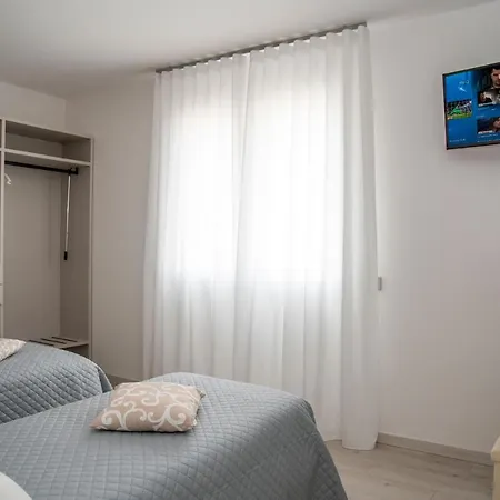 Apartament Camelot Red - *