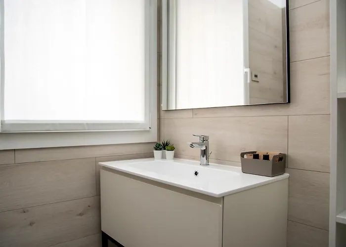 Camelot Red - דירה ורונה