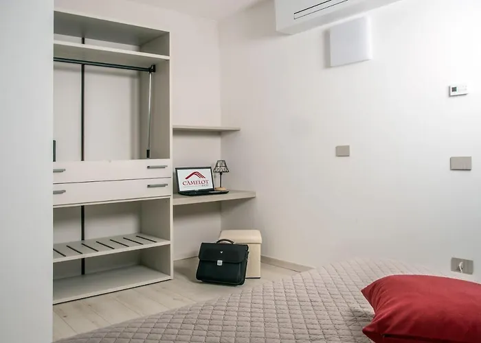 Camelot Red - Verona