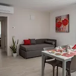 Camelot Red - Apartment Verona
