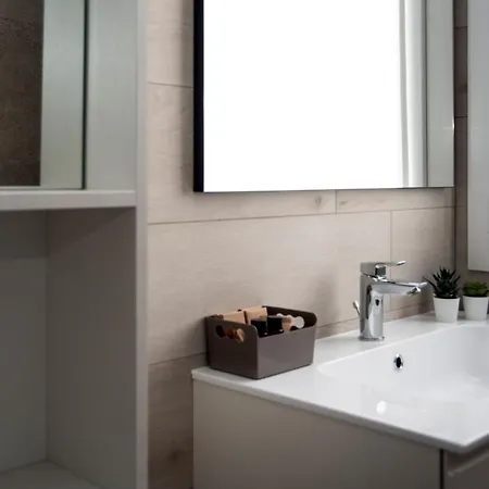 Apartman Camelot Red -