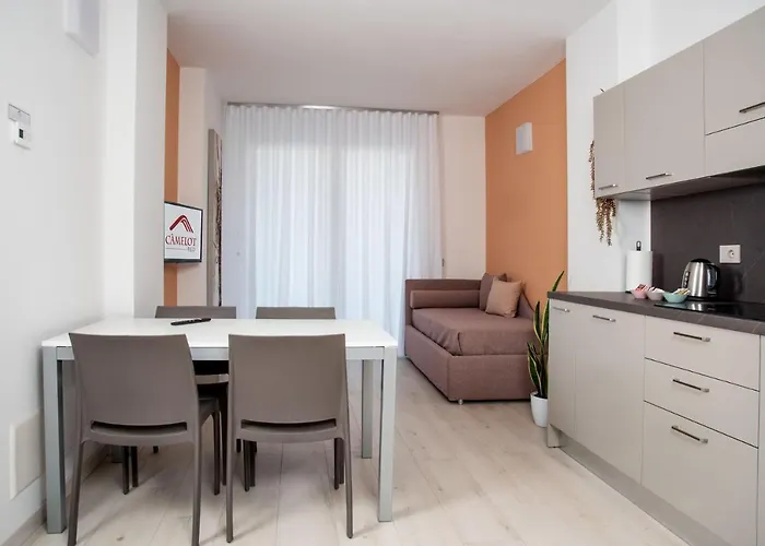 Апартаменты Camelot Red - *