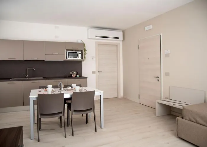 Apartment Camelot Red -