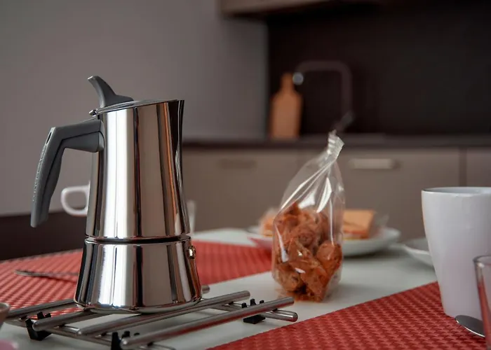 Apartment Camelot Red - *