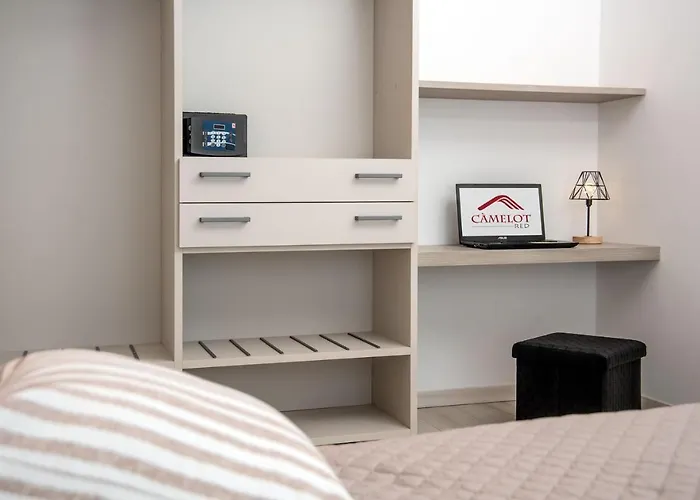Apartment Camelot Red - *