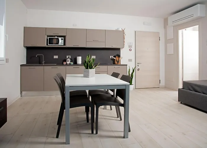 Camelot Red - Apartment