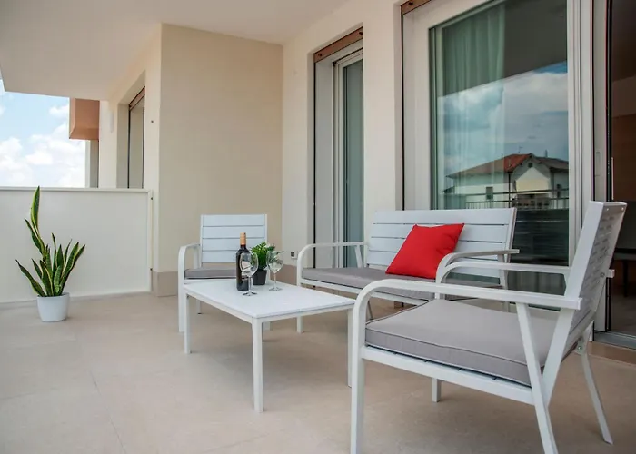 Camelot Red - Apartment