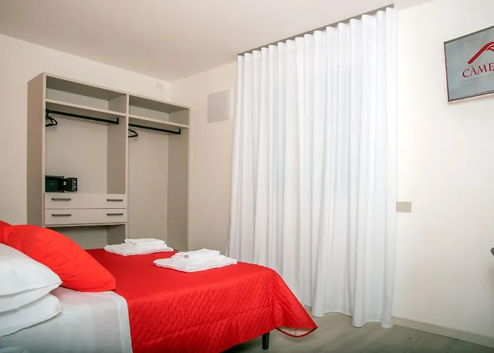 Apartment Camelot Red -